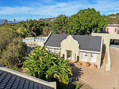 6 Bedroom House For Sale in Bellville - 4s4I.webp