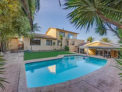 4 Bedroom House For Sale in Blouberg - QhsE.webp