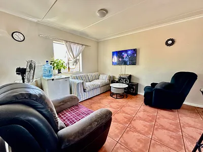 2 Bedroom Apartment For Sale in Goodwood - qC5J.webp