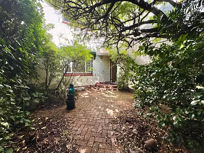 3 Bedroom Apartment For Sale in Cape Town - VSyX.webp