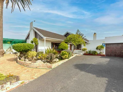 3 Bedroom House For Sale in Cape Town - B74w.webp