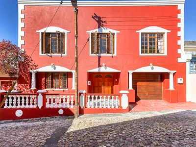 6 Bedroom House For Sale in Cape Town - uBRA.webp