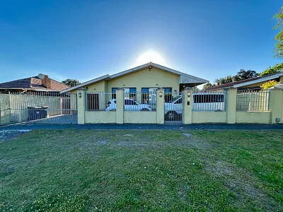 3 Bedroom House For Sale in Parow - 2sv5.webp