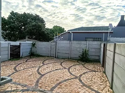 2 Bedroom Apartment For Sale in Blouberg - KQ7E.webp