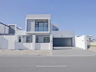 5 Bedroom House For Sale in Blouberg - t9Xi.webp