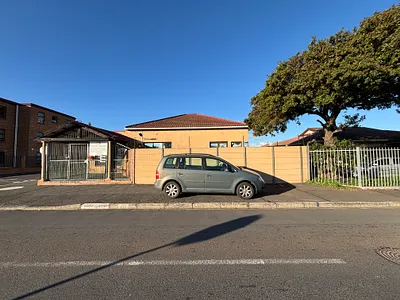 5 Bedroom House For Sale in Parow - rS2h.webp