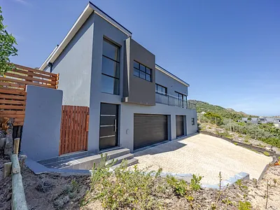4 Bedroom House For Sale in Noordhoek - C03P.webp