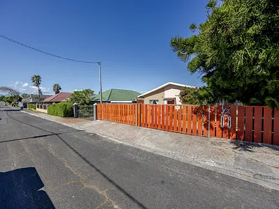 4 Bedroom House For Sale in Bellville - eKsy.webp