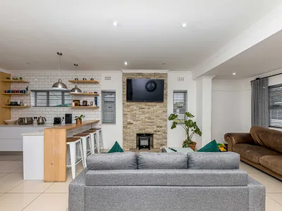 4 Bedroom House For Sale in Cape Town - cmWk.webp