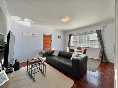 2 Bedroom Apartment For Sale in Cape Town - pj1D.webp