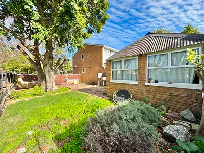 2 Bedroom Apartment For Sale in Cape Town - U2x9.webp