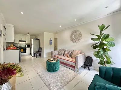 3 Bedroom Apartment For Sale in Cape Town - DSq5.webp