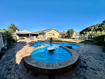 4 Bedroom House For Sale in Goodwood - w0l7.webp