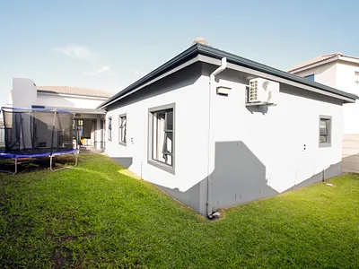3 Bedroom House For Sale in Blouberg - DaBt.webp