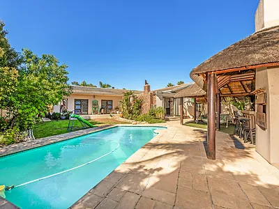 4 Bedroom House For Sale in Durbanville - 7O0l.webp