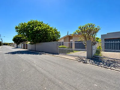 3 Bedroom House For Sale in Parow - gp9d.webp