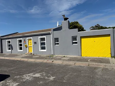 3 Bedroom House For Sale in Blouberg - z777.webp