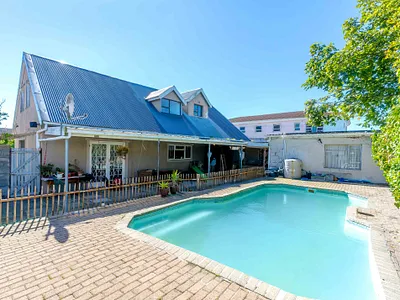 4.5 Bedroom House For Sale in Cape Town - Xx8X.webp