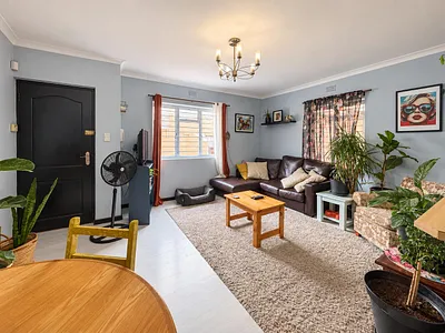 3 Bedroom House For Sale in Cape Town - om4j.webp