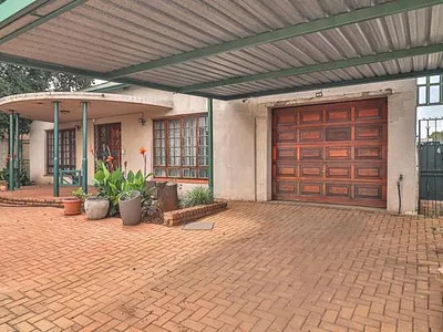3 Bedroom House For Sale in Johannesburg - rSnQ.webp