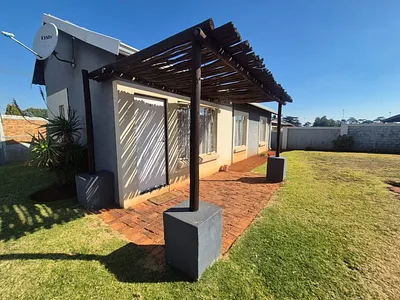 3 Bedroom House For Sale in Germiston - 5h9A.webp