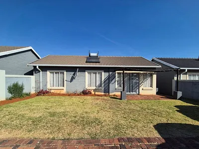 3 Bedroom Townhouse For Sale in Germiston - PTik.webp