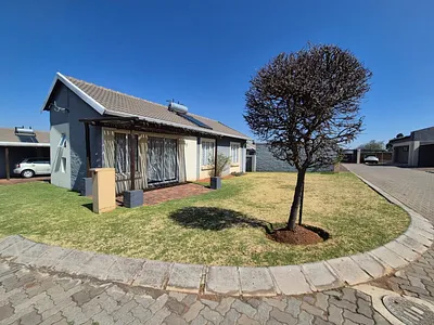 3 Bedroom Townhouse For Sale in Germiston - uN1a.webp