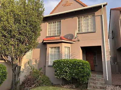 3 Bedroom Townhouse For Sale in Edenvale - KIzR.webp