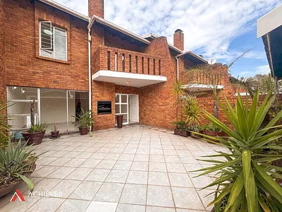 3 Bedroom Townhouse For Sale in Bedfordview - img