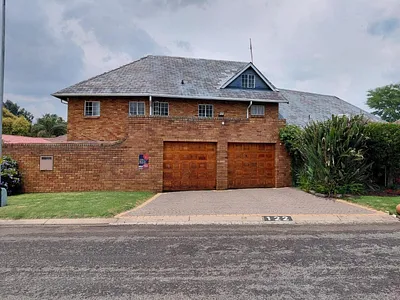 4 Bedroom House For Sale in Edenvale - LAo2.webp