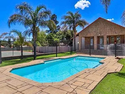 2 Bedroom Apartment For Sale in Edenvale - 9vOF.webp