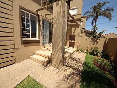 2 Bedroom Townhouse For Sale in Edenvale - KxJ0.webp