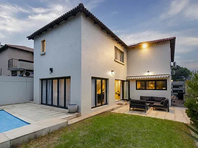 3 Bedroom Townhouse For Sale in Bedfordview - 4cCJ.webp