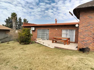 4 Bedroom House For Sale in Germiston - RiHv.webp