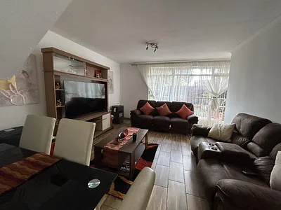 3 Bedroom Townhouse For Sale in Bedfordview - img