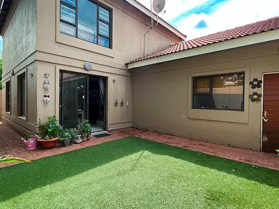 3 Bedroom Townhouse For Sale in Edenvale Central, Edenvale - Tiy1.webp
