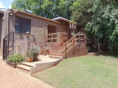 3 Bedroom House For Sale in Johannesburg - HrZJ.webp