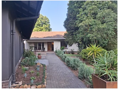 4 Bedroom House For Sale in Howick - 8RLZ.webp