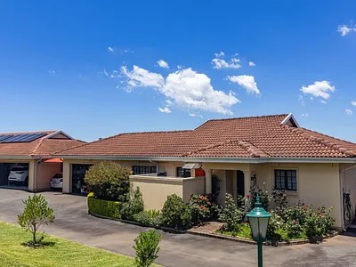 3 Bedroom Townhouse For Sale in Howick - 3zLr.webp