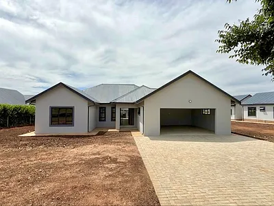 5 Bedroom House For Sale in Howick - 8VnB.webp