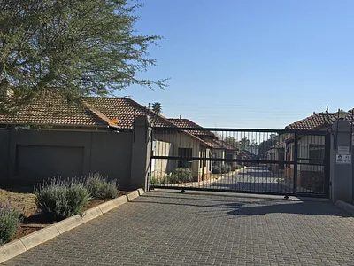 3 Bedroom Townhouse For Sale in Pretoria - eQWy.webp