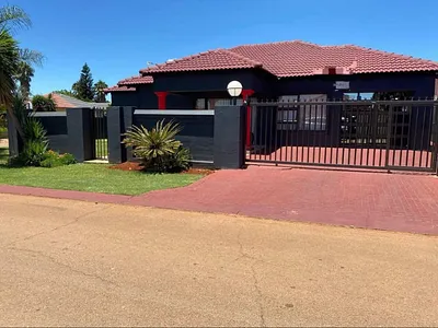2 Bedroom House For Sale in The Orchards, Akasia - qBhg.webp
