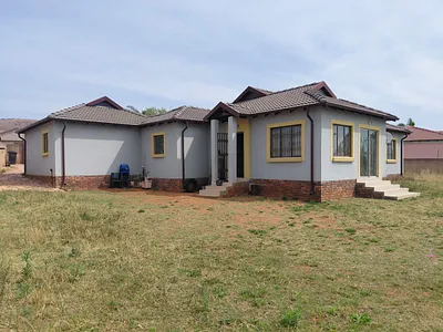 3 Bedroom House For Sale in Akasia - K6D8.webp