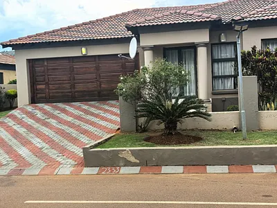 3 Bedroom House For Sale in Akasia - img