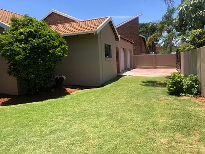 5 Bedroom House For Sale in The Orchards, Akasia - s4ES.webp