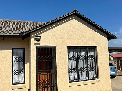 2 Bedroom House For Sale in Pretoria - DxQg.webp