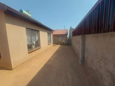 2 Bedroom House For Sale in Soshanguve - F5NV.webp