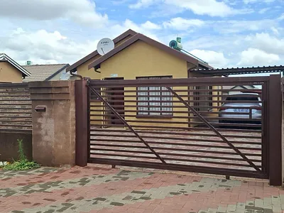 3 Bedroom House For Sale in Soshanguve VV, Soshanguve - jF2v.webp