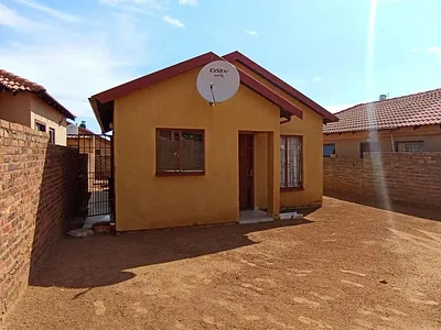 2 Bedroom House For Sale in Soshanguve East - 1ZjR.webp