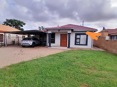 3 Bedroom House For Sale in Akasia - mEUU.webp